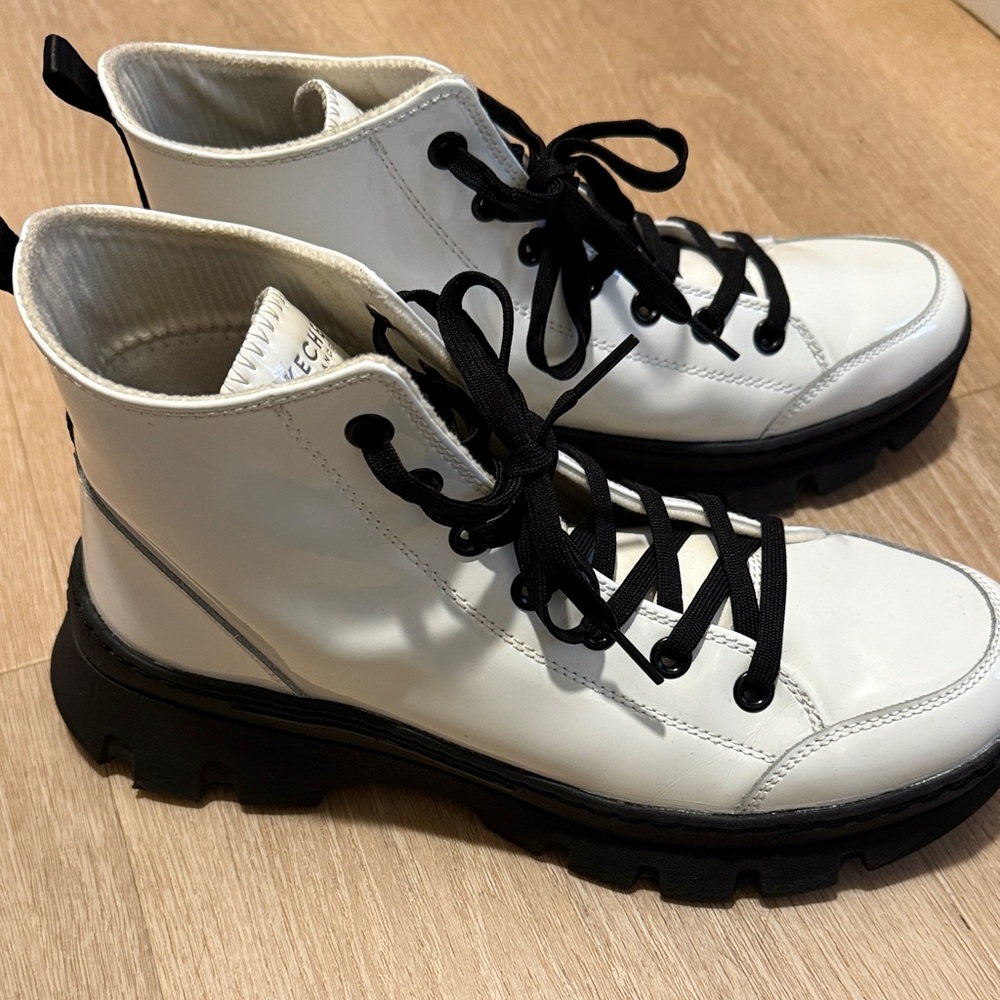 Skechers White Ankle Boots with Black Laces